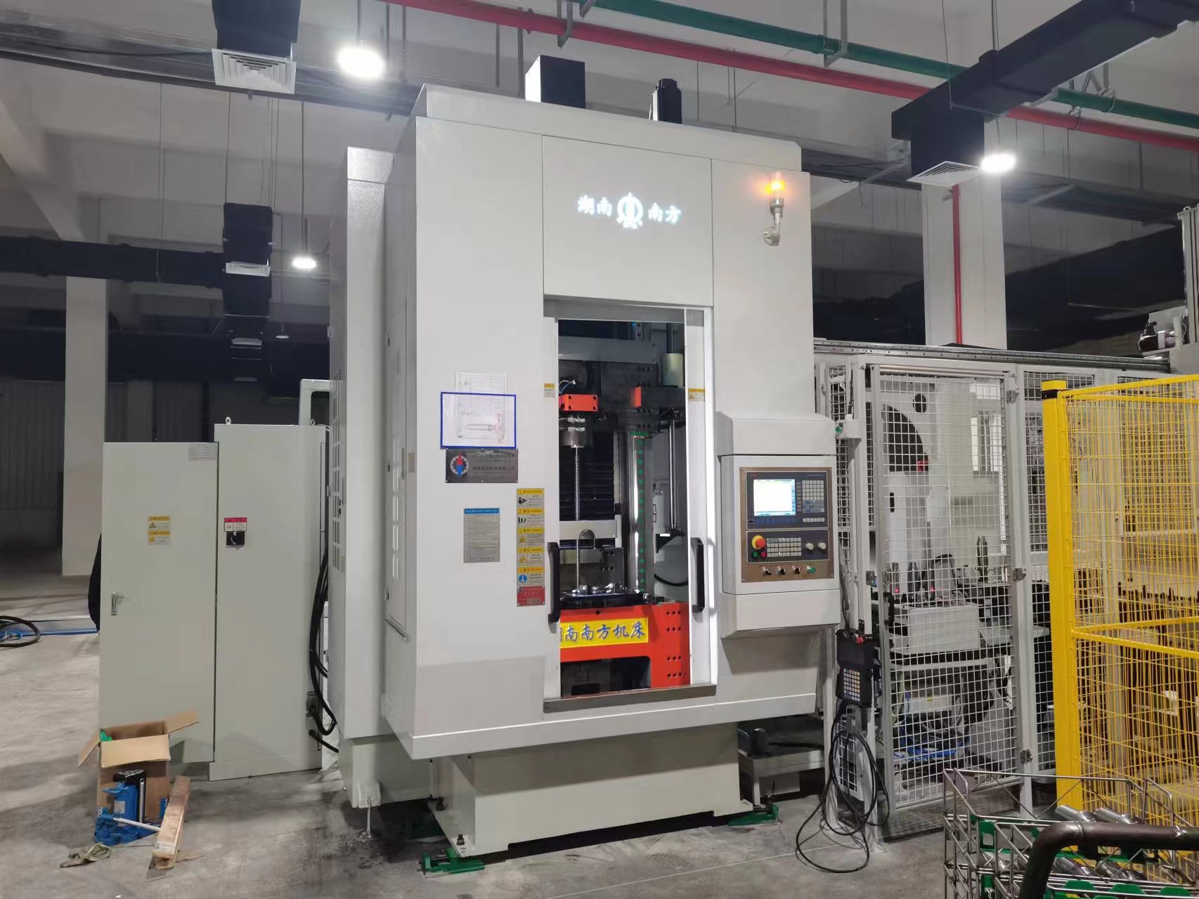 自(zi)動化LJ5710伺(si)服上拉(la)式内拉(la)床