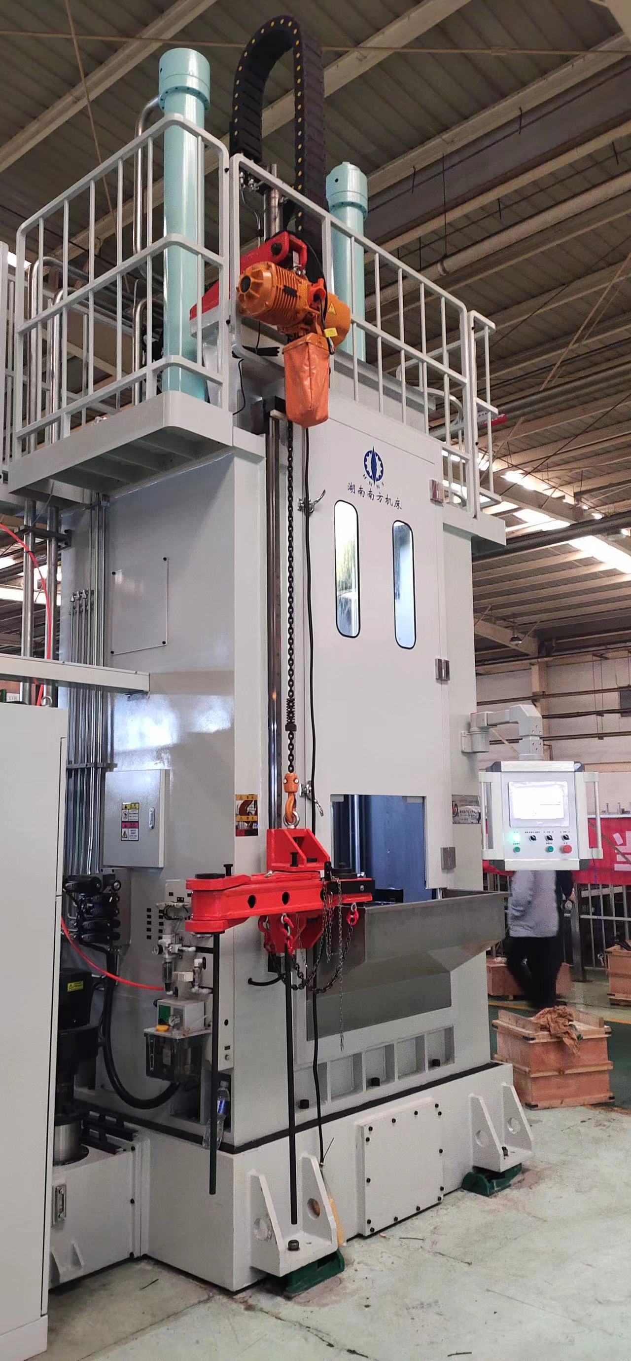 LG55710雙導柱(zhu)上拉式立(li)式内拉床(chuang)1