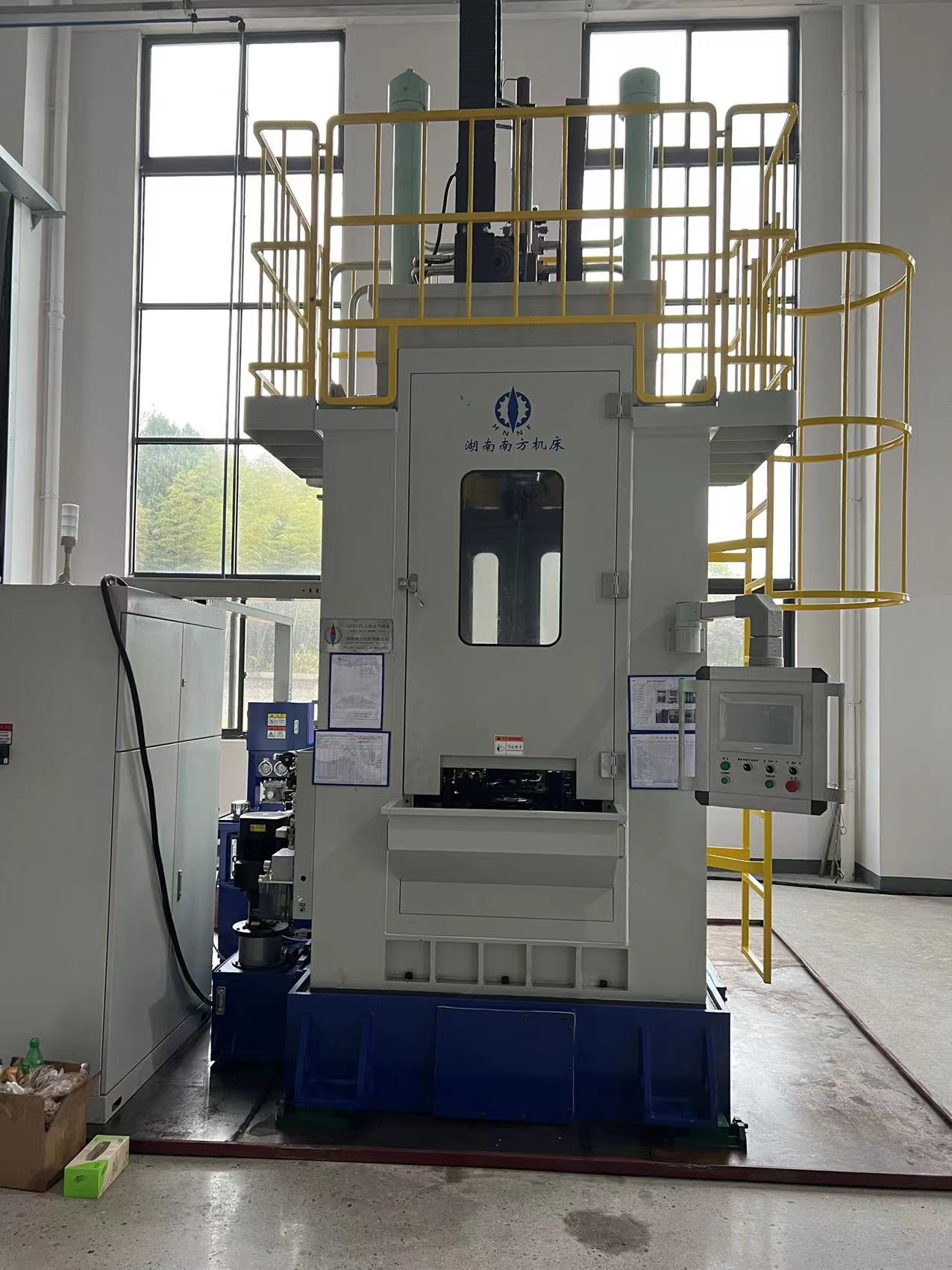 LG55710雙導(dao)柱上拉式(shi)立式内拉(la)床